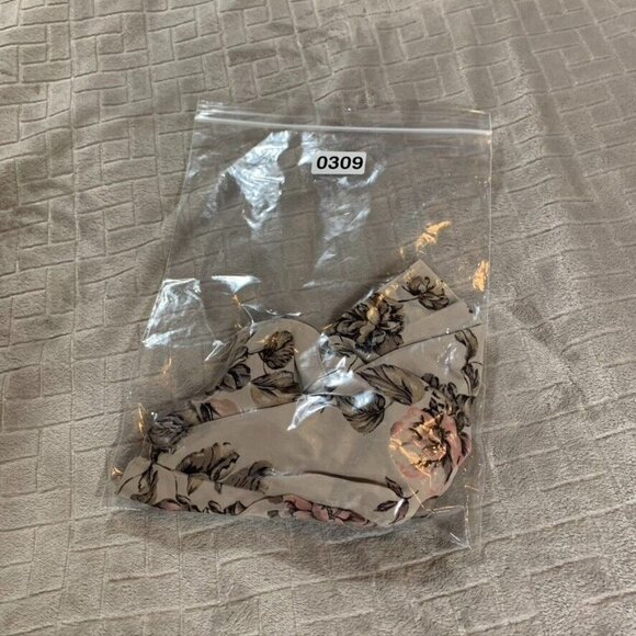 ASTR the label Women XS Tank Top Blouse Beige Chiffon Floral High Low Sheer Back - Picture 7 of 7